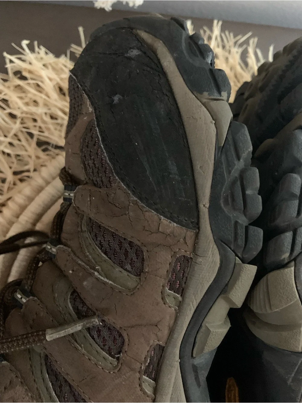 MERRELL Men’s Moab Waterproof Hiking Boots Dark Earth Brown Size 9.5